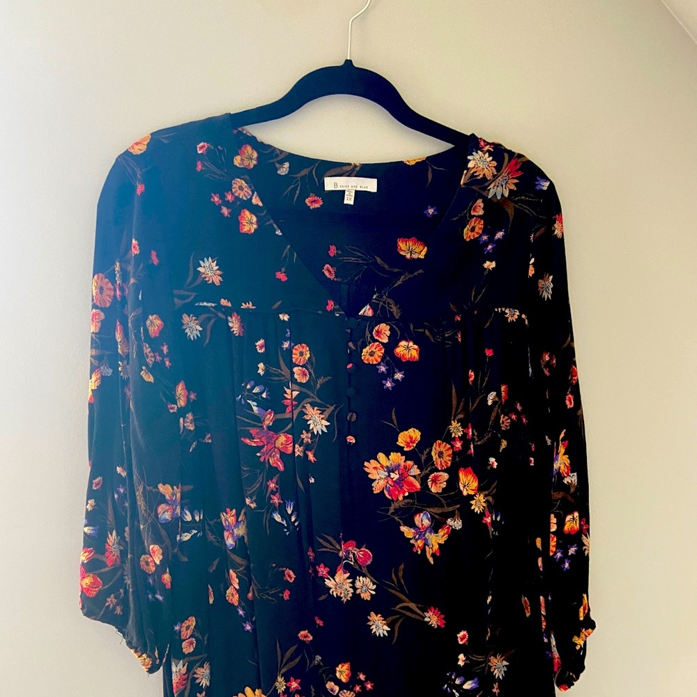 Skies are Blue Devan Detail Button Top - Size 1x Stitch Fix